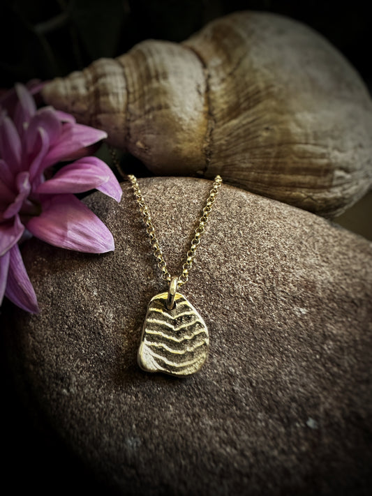 9ct Solid Gold Cuttlefish-Cast Shell Chip Pendant