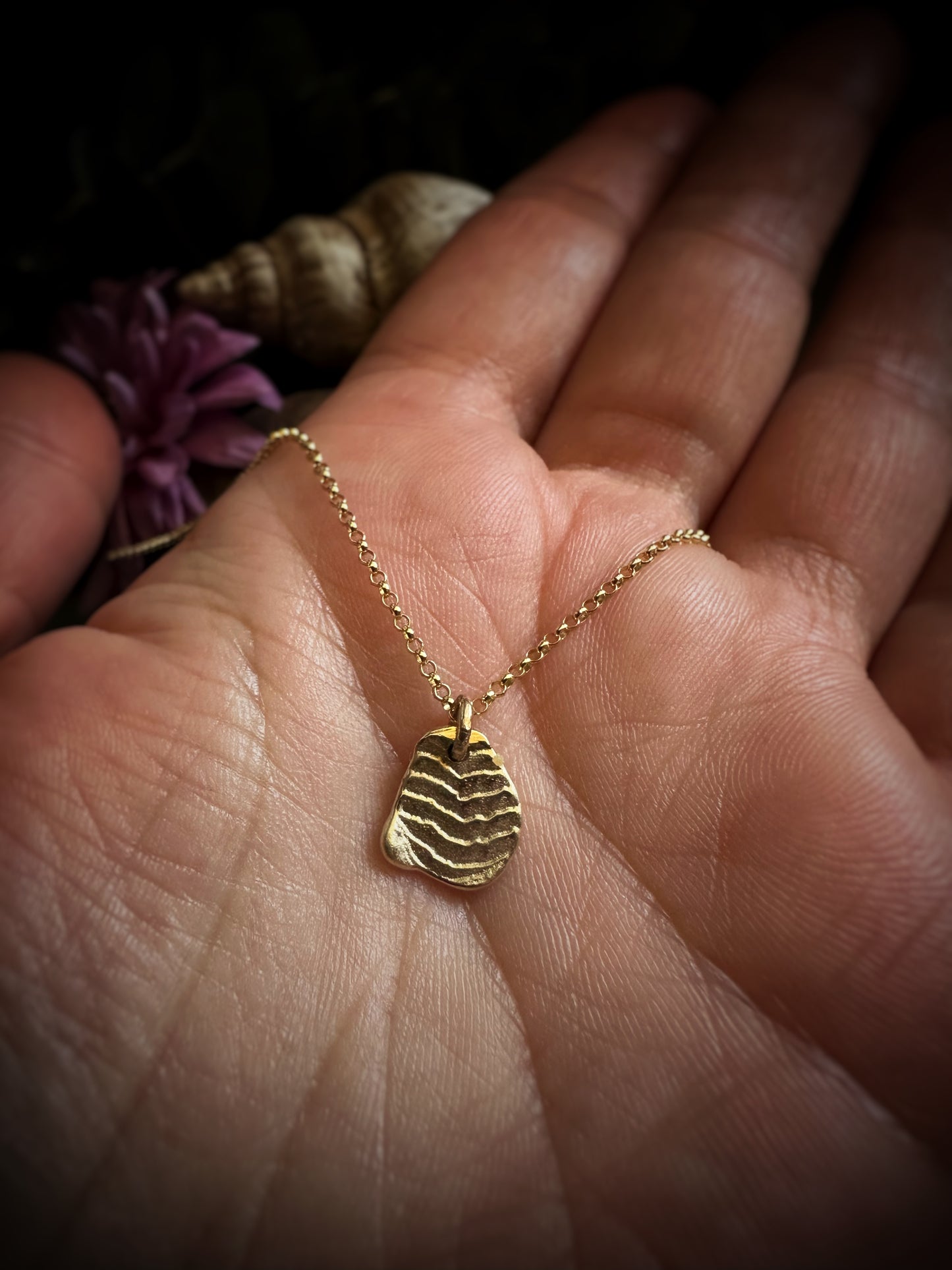 9ct Solid Gold Cuttlefish-Cast Shell Chip Pendant