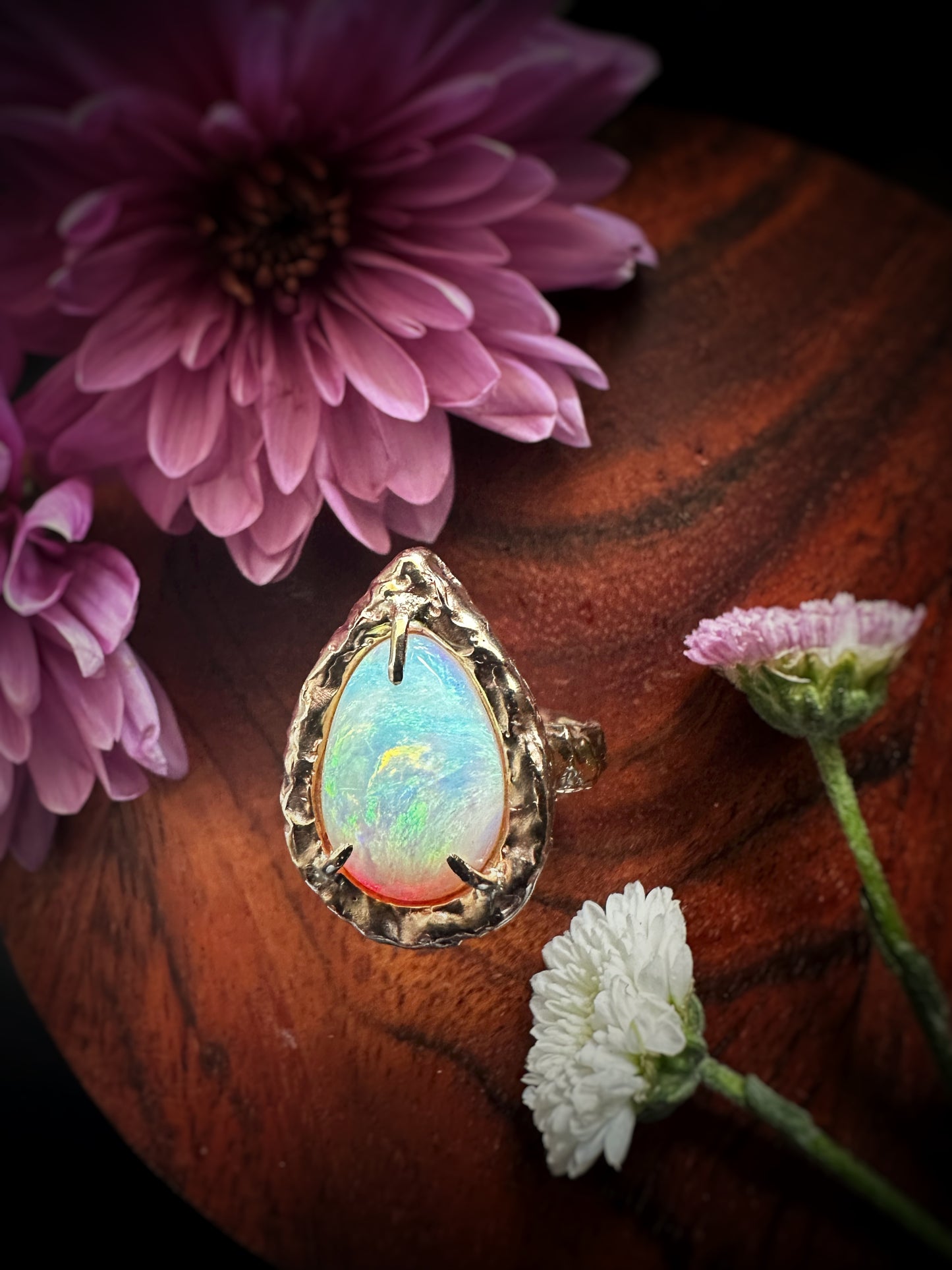 Molten Metal 9ct Gold Opal Ring ~ Size 7
