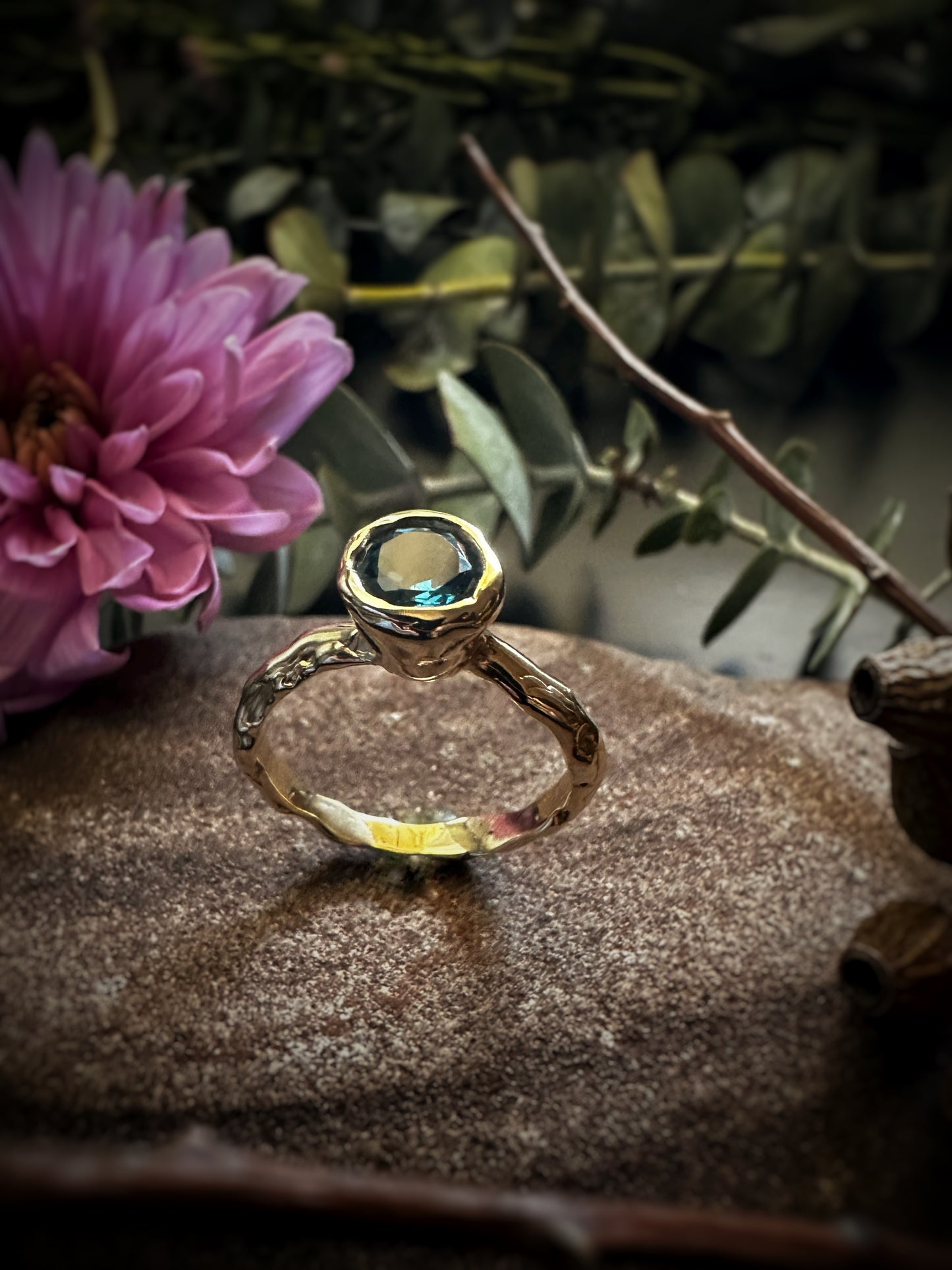 Blue Topaz Molten Metal Designed 9ct Gold  Ring ~ Size 8