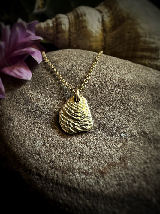 9ct Solid Gold Cuttlefish-Cast Shell Chip Pendant