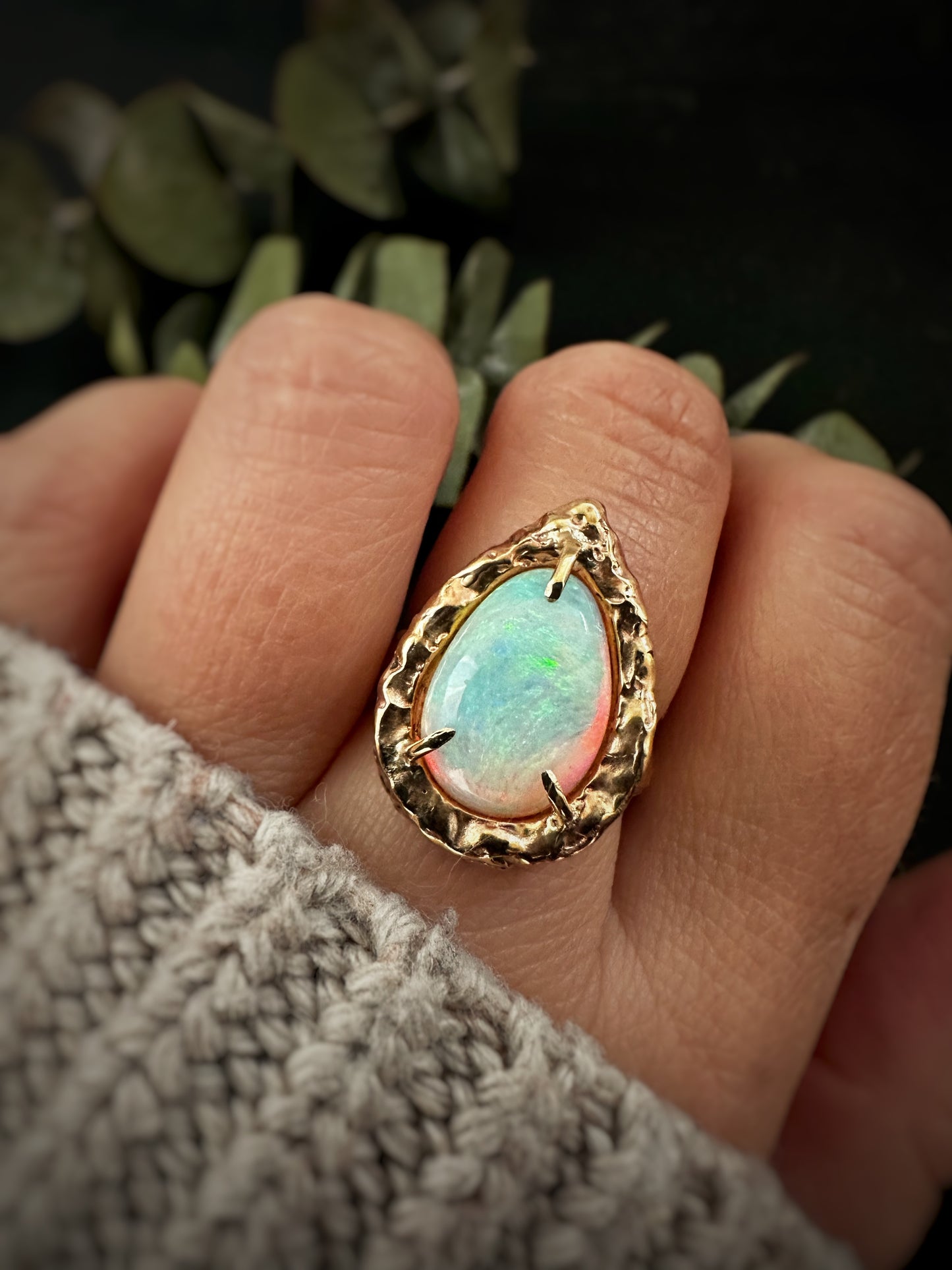 Molten Metal 9ct Gold Opal Ring ~ Size 7
