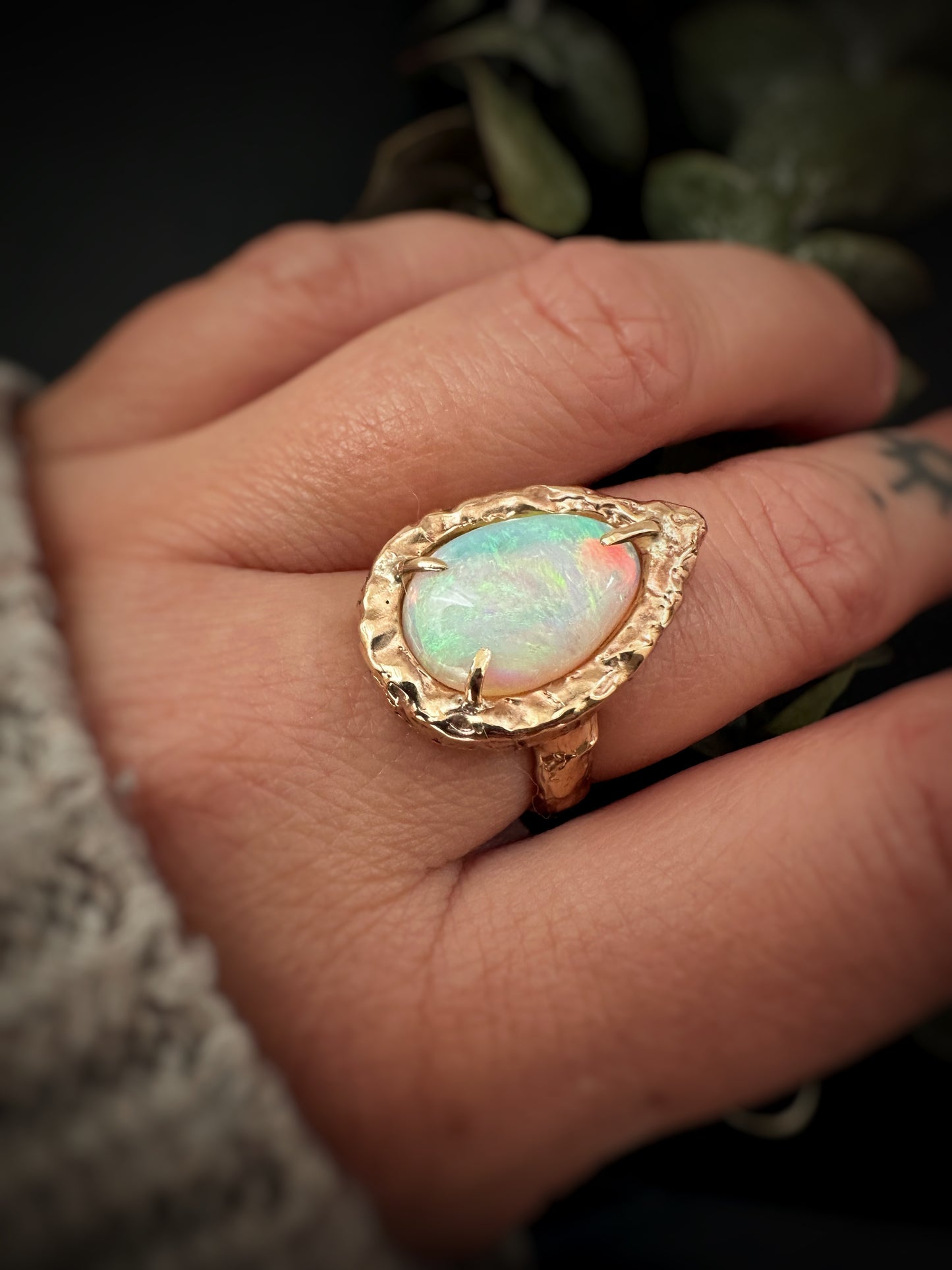 Molten Metal 9ct Gold Opal Ring ~ Size 7